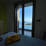 Nina Villa